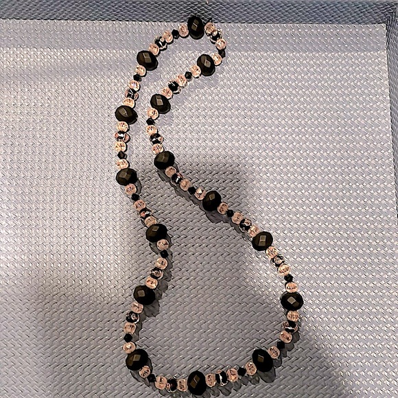 🖤🌹Handmade Stretch Necklace & Bracelet 🌹🖤 - Picture 2 of 4